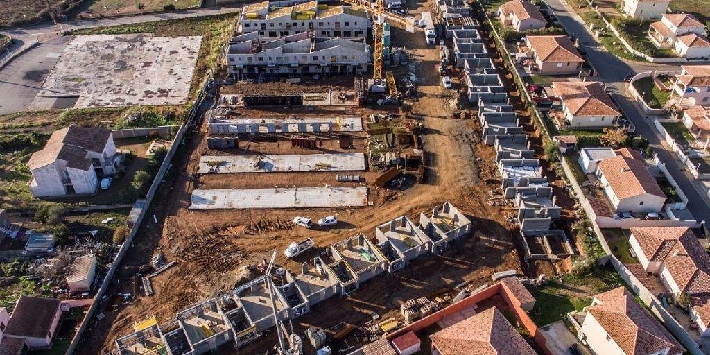 PIEVE DI L'ORTU - ENSEMBLE DE BATIMENTS ET DE VILLAS A FURIANI - MISSION DET